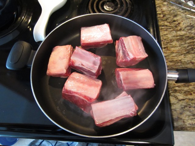 Short ribs cooking